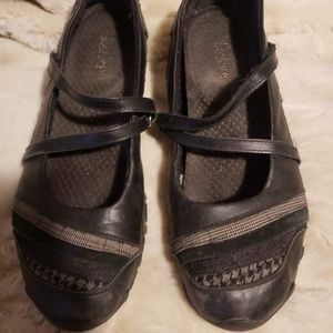 Skechers size 9 black